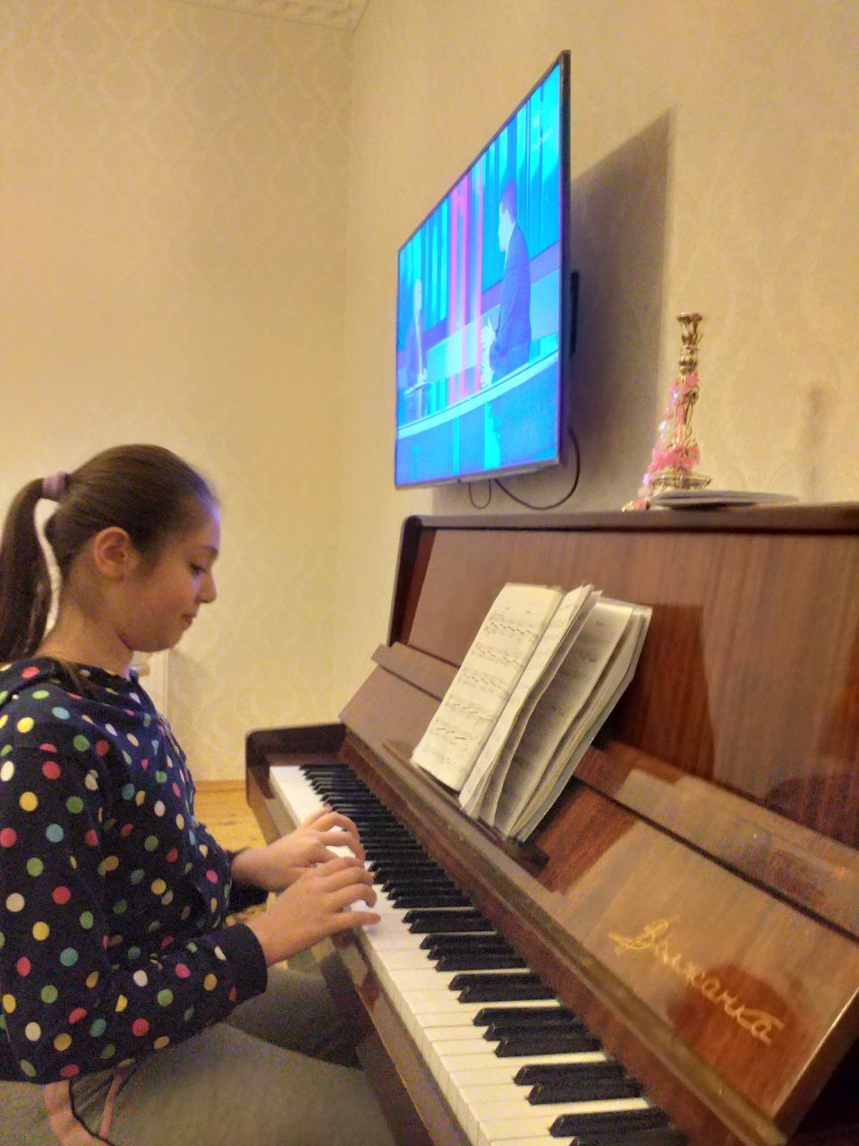 Azerbaijani folk dance